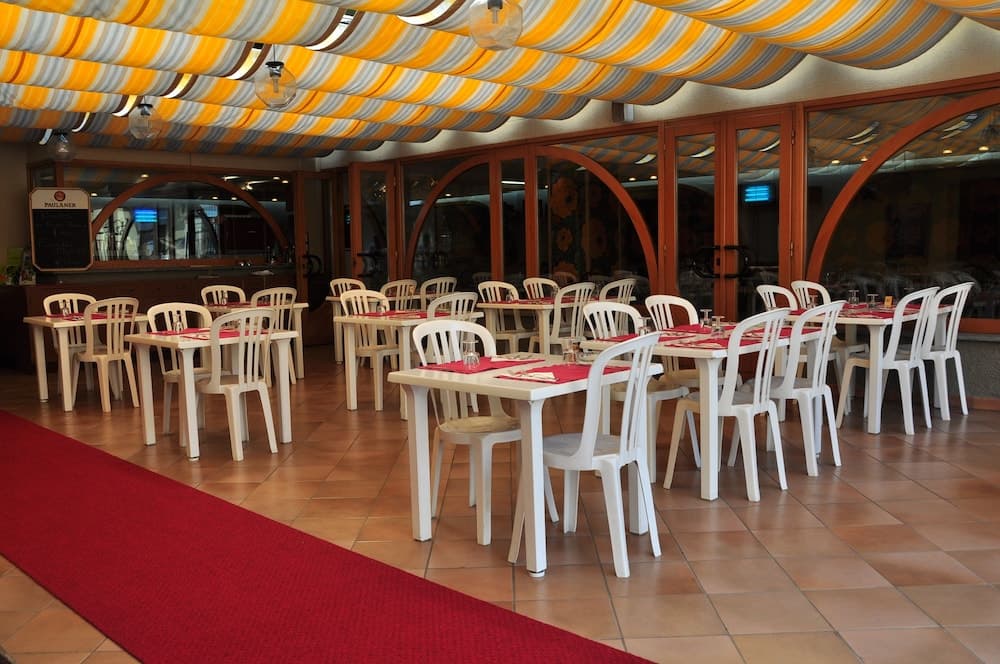 Food court