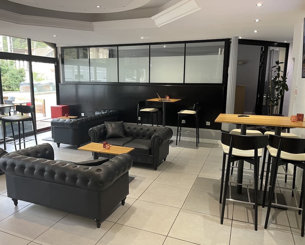 Lobby lounge