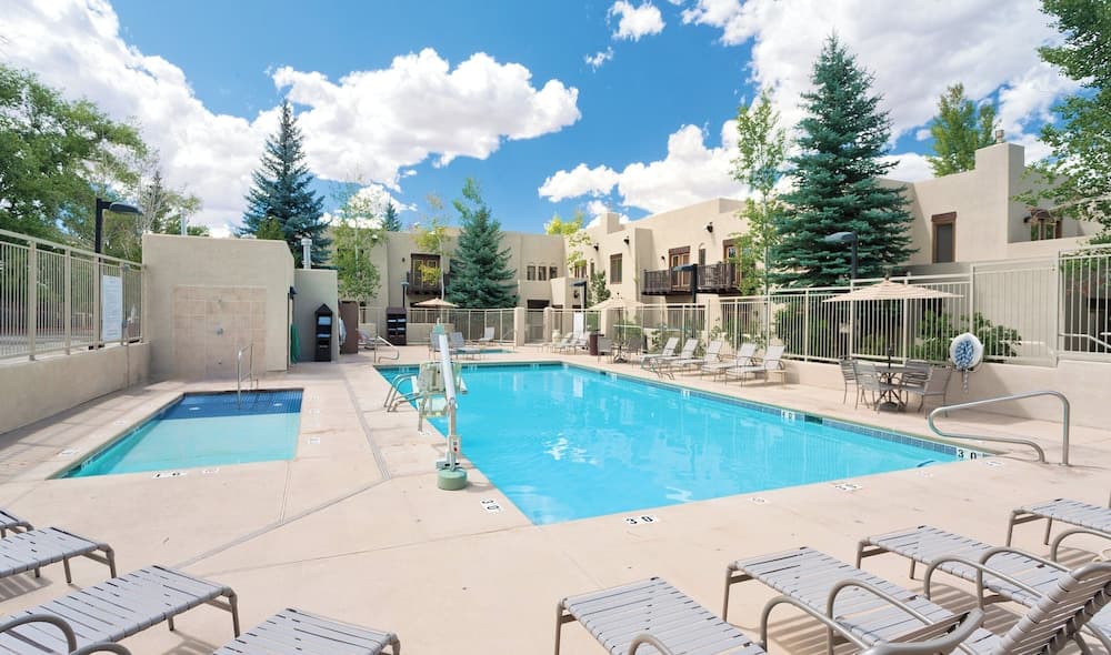 Indoor/outdoor pool
