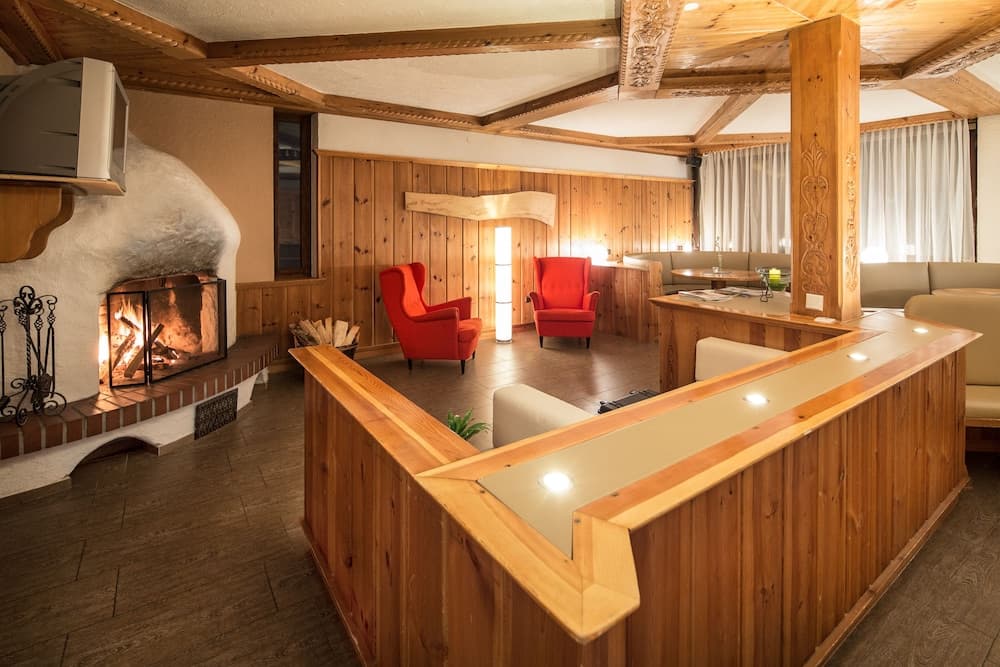 Lobby lounge