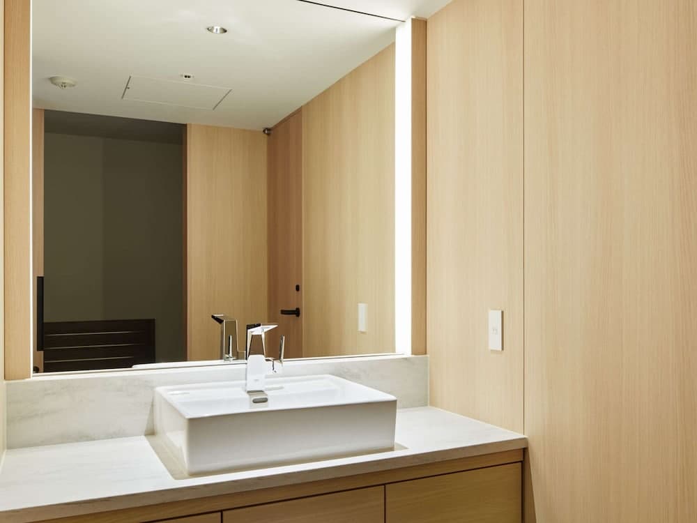 Bathroom amenities