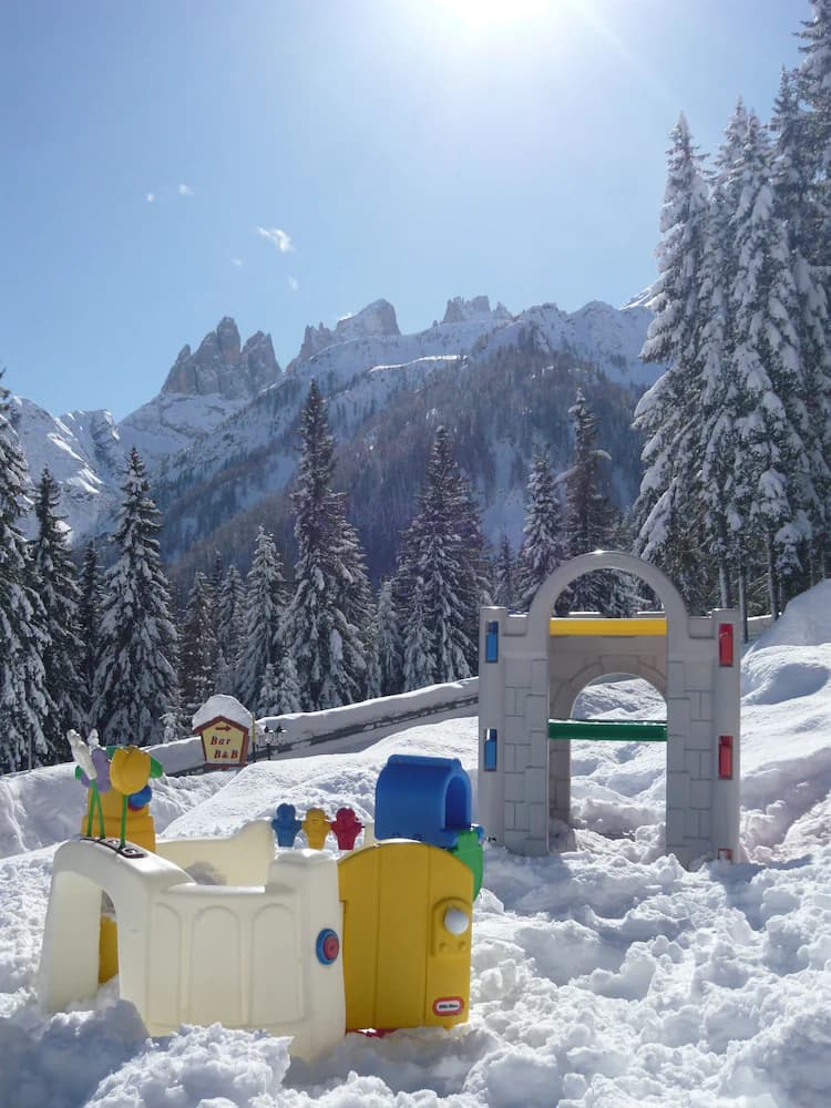 Children's play area - outdoor