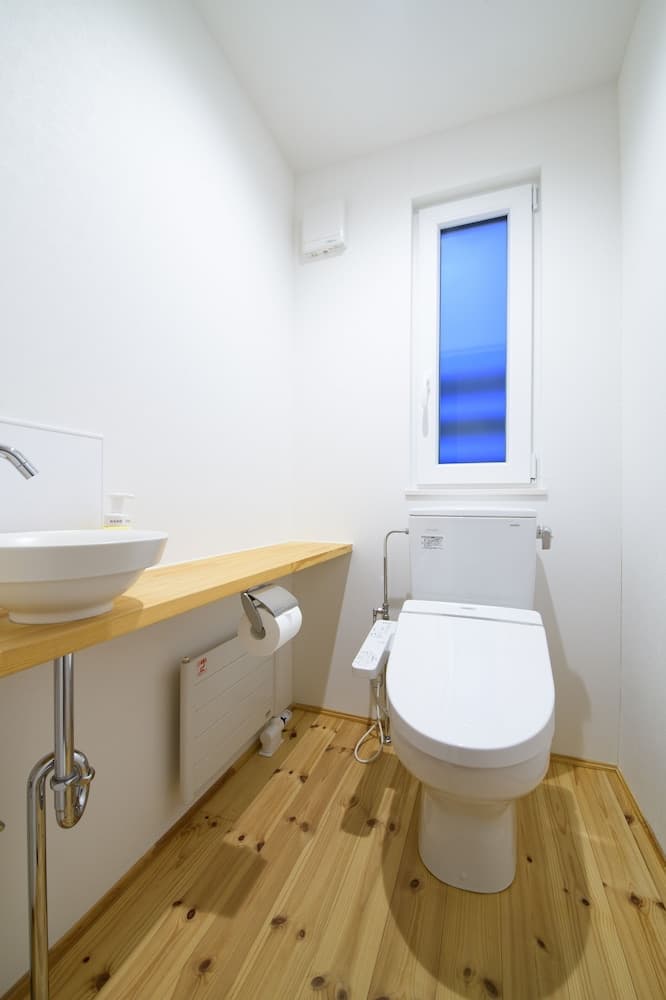 Bathroom amenities