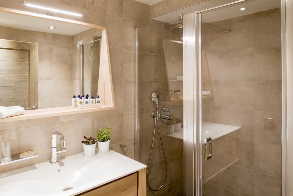 Bathroom shower