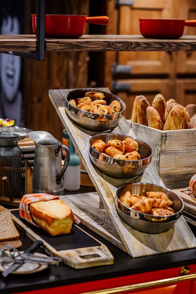 Breakfast buffet