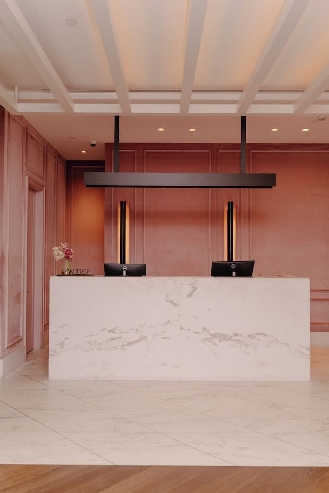 Concierge desk
