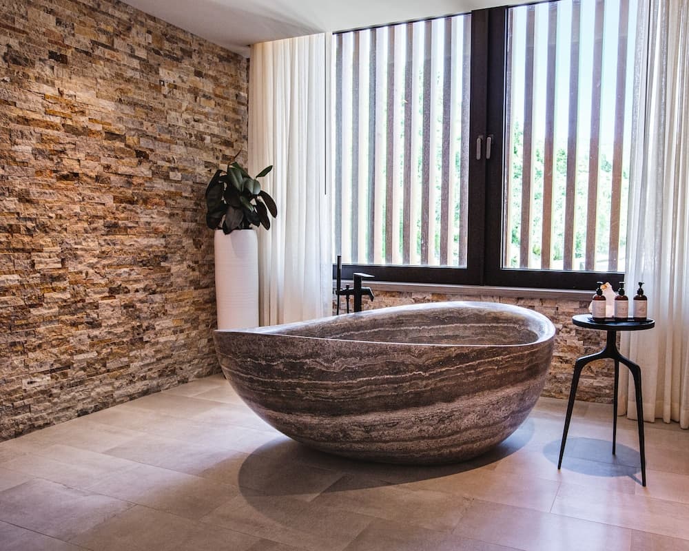 Private spa tub