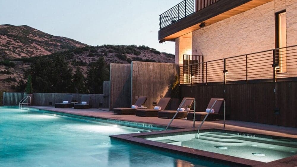 Infinity pool
