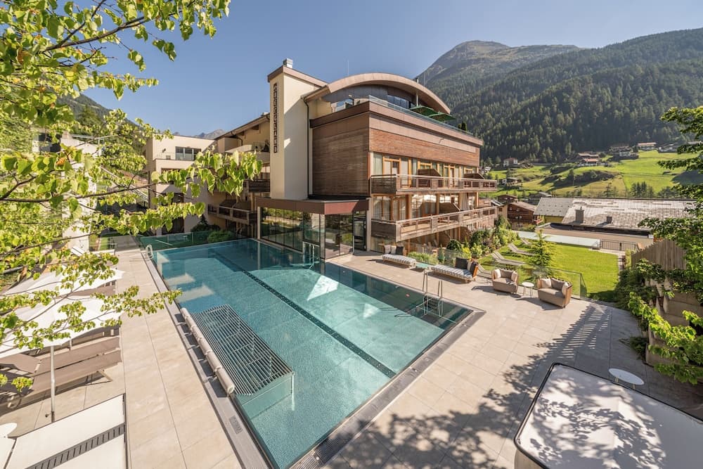 Primary image
