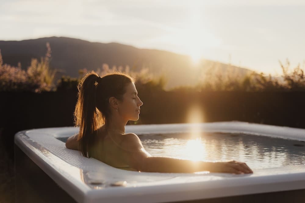Outdoor spa tub