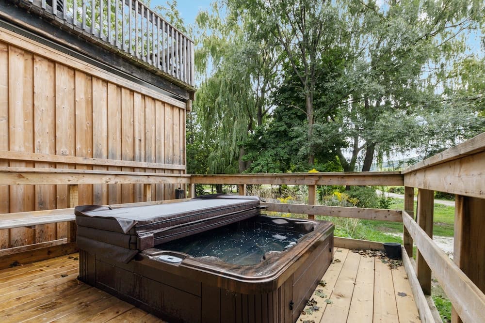 Private spa tub