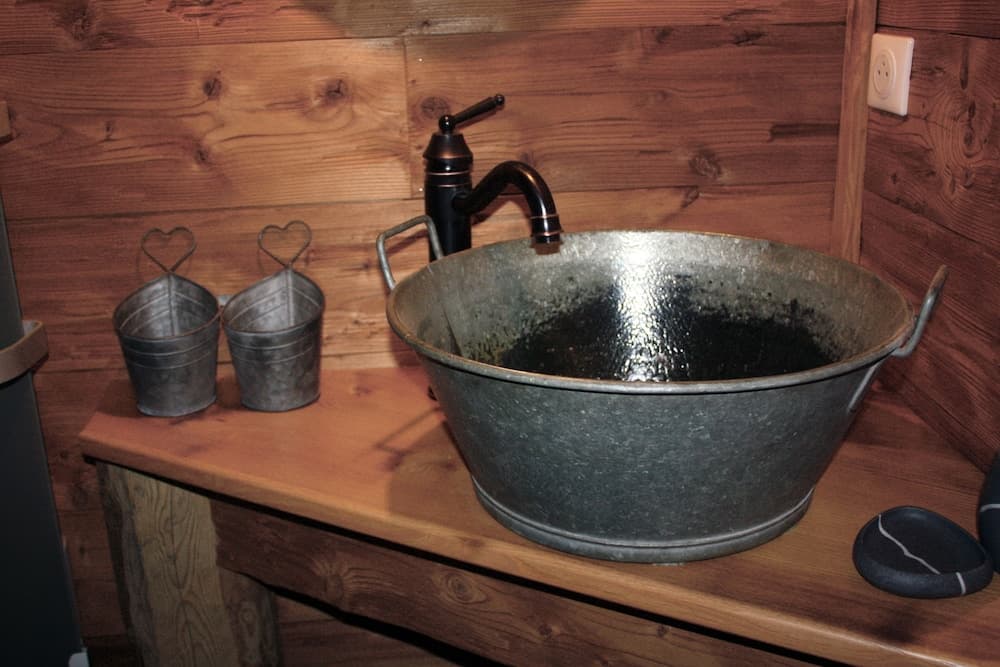 Bathroom sink