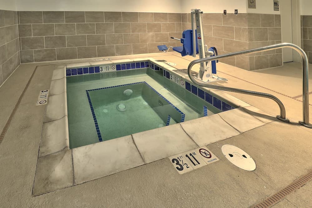 Indoor spa tub