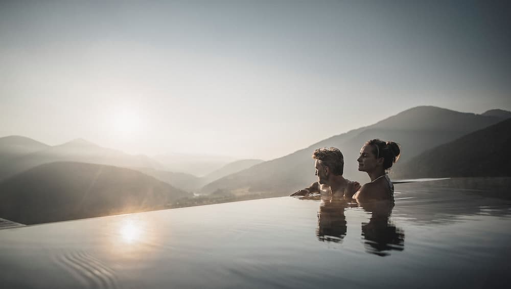 Infinity pool