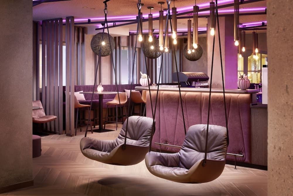 Lobby lounge