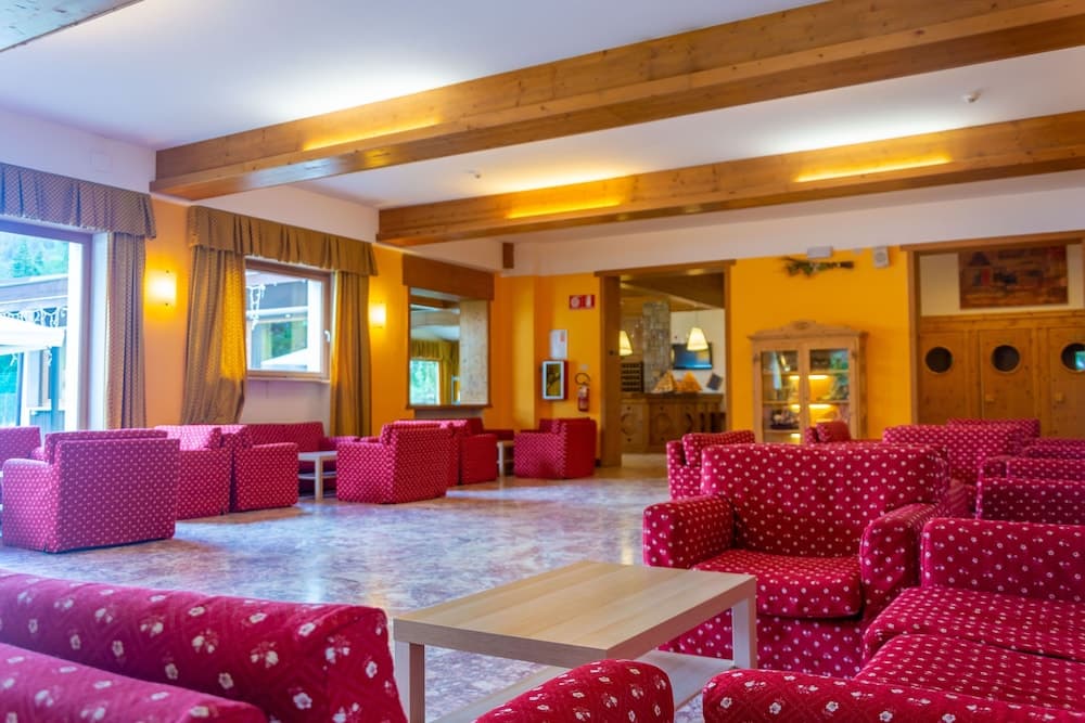 Lobby lounge