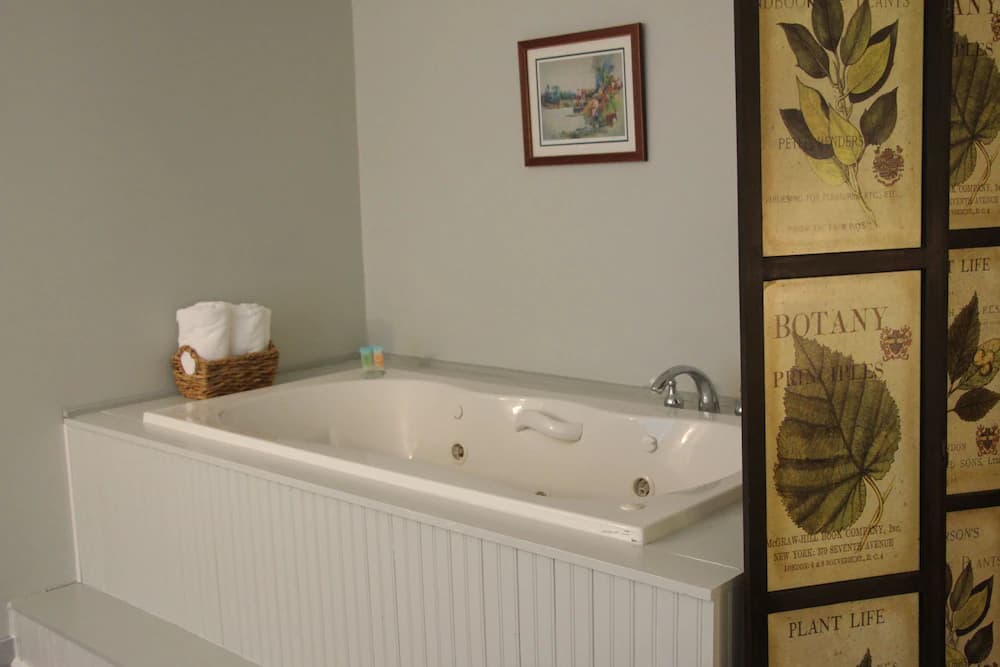 Jetted tub