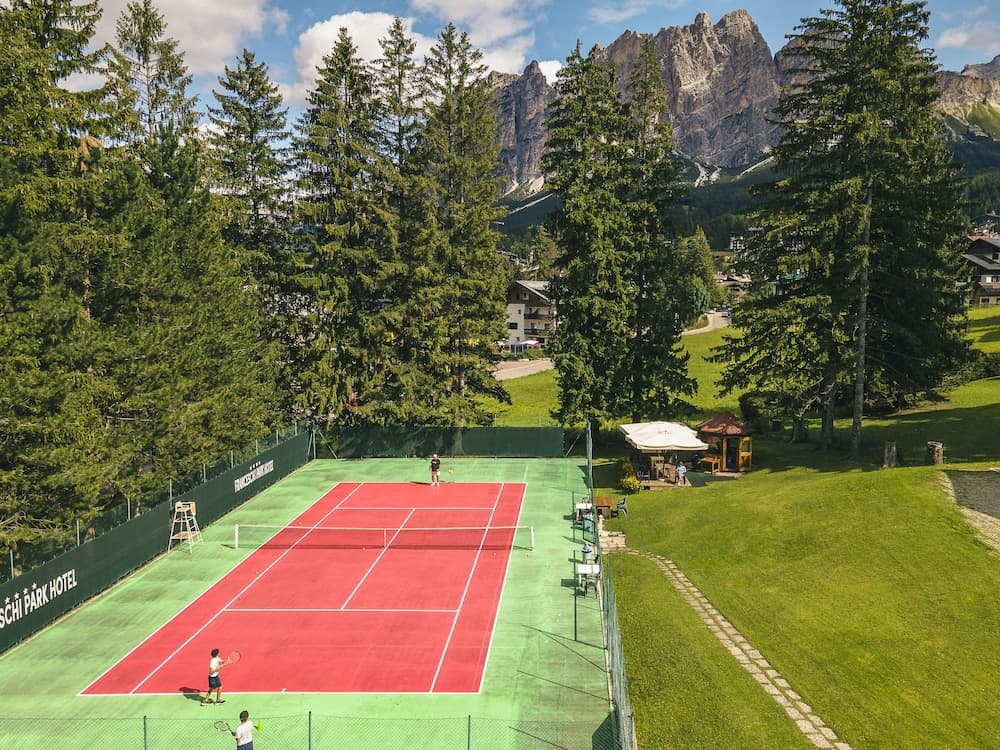 Tennis court