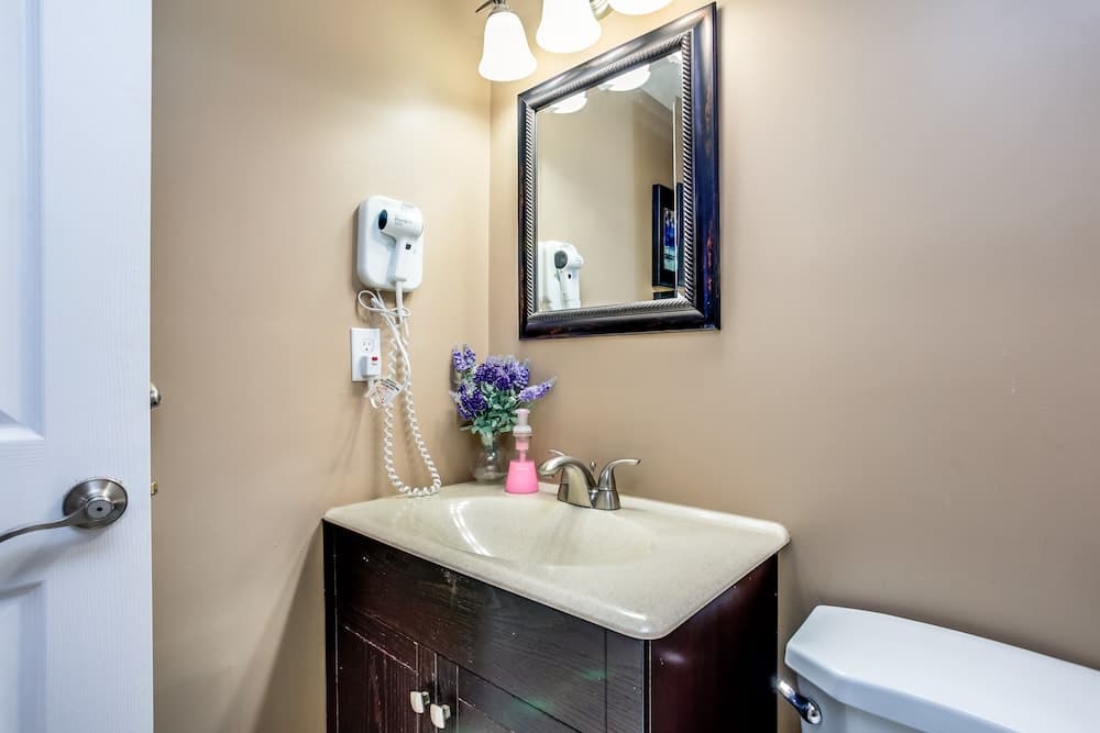 Bathroom sink