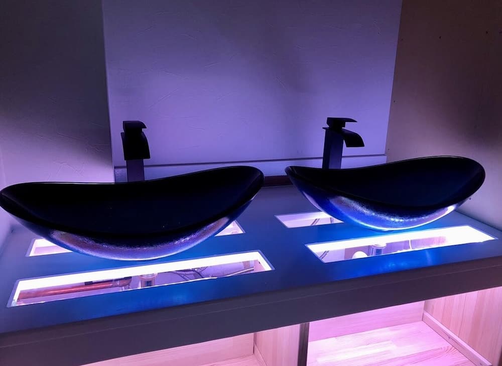 Bathroom sink
