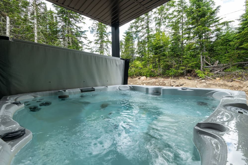 Private spa tub