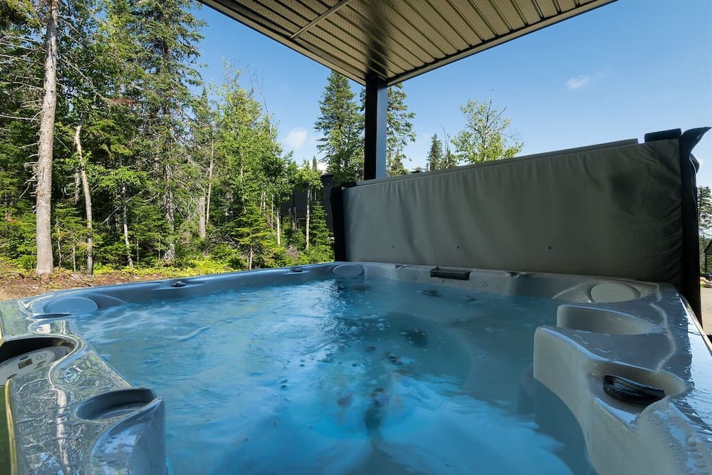 Private spa tub