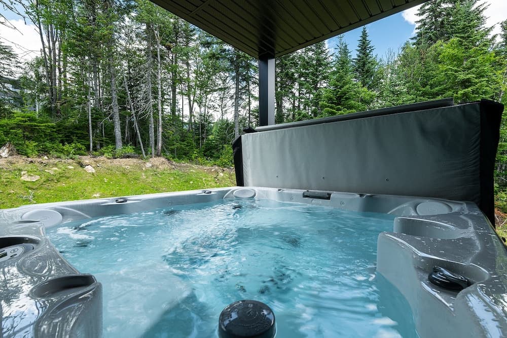 Private spa tub
