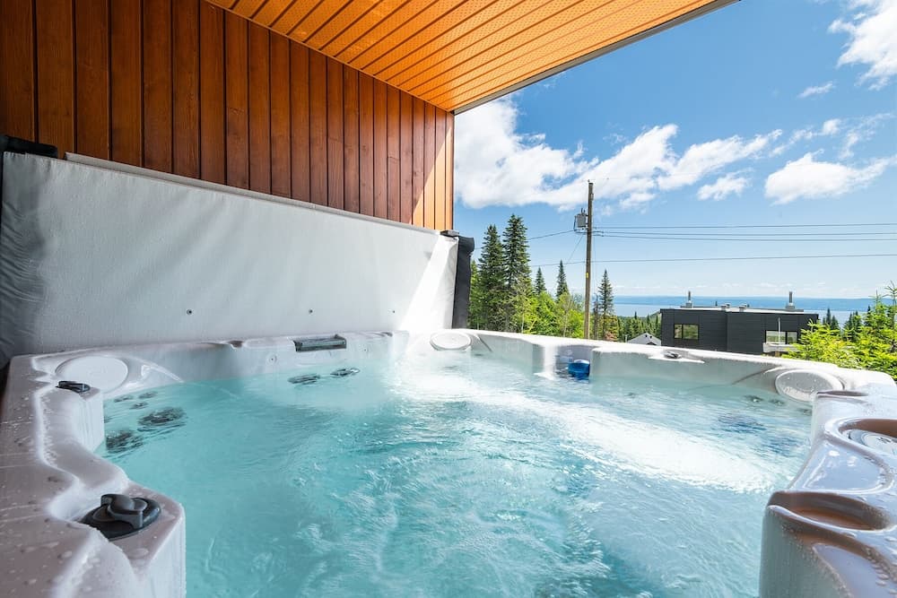 Private spa tub
