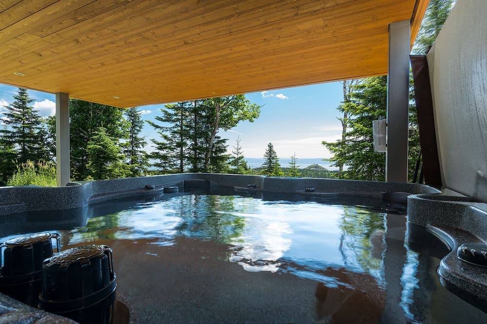 Private spa tub
