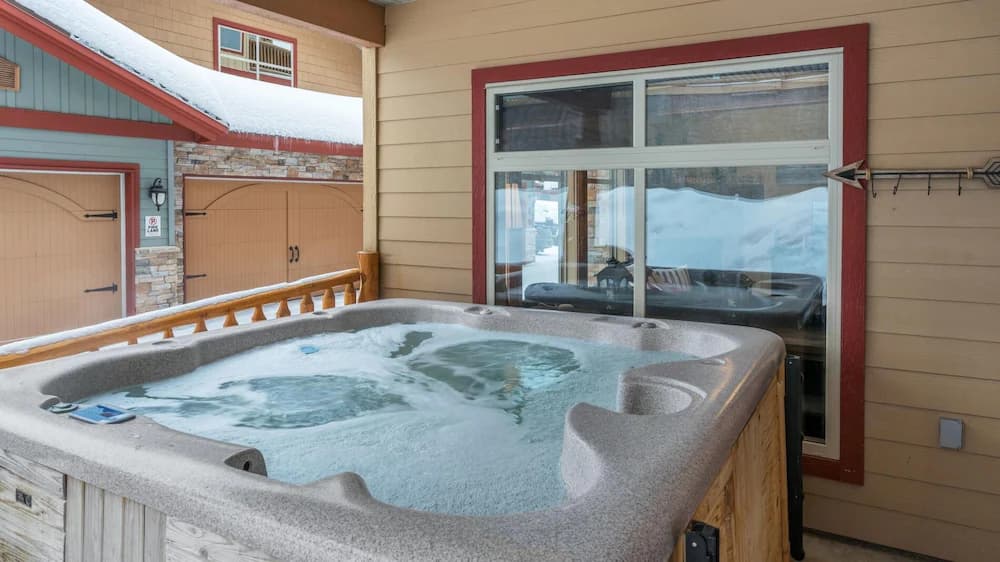 Indoor spa tub