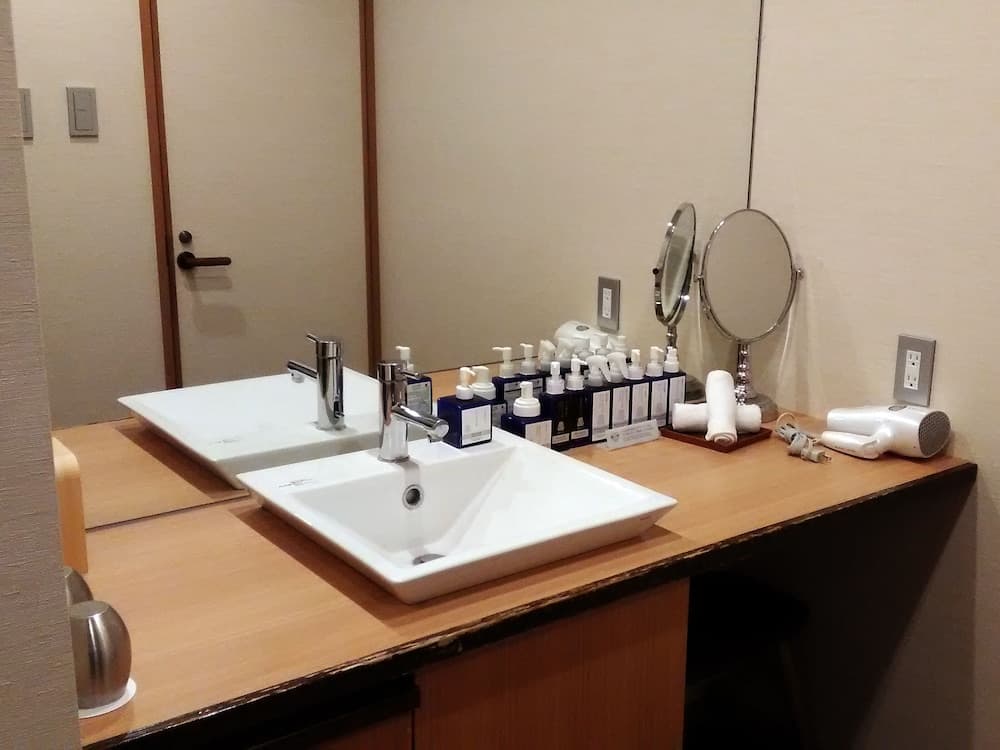 Bathroom amenities