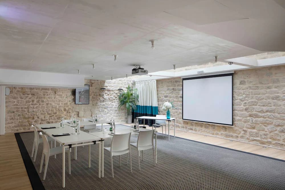 Meeting facility