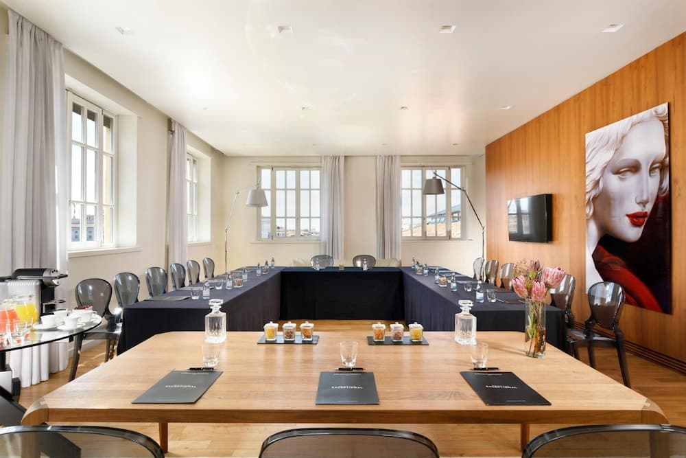 Meeting facility
