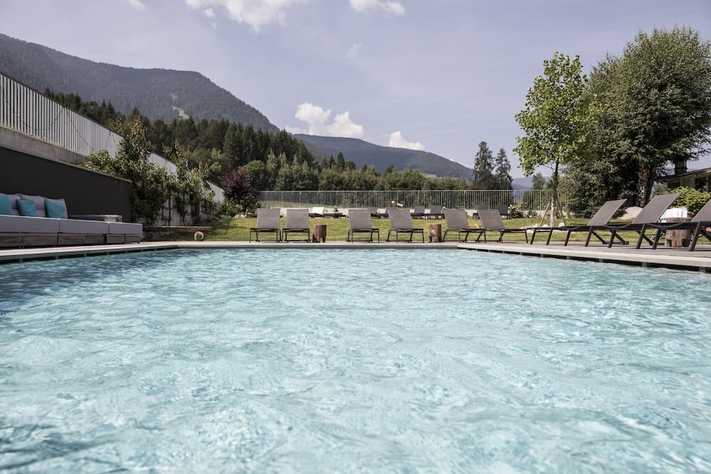 Exercise/lap pool