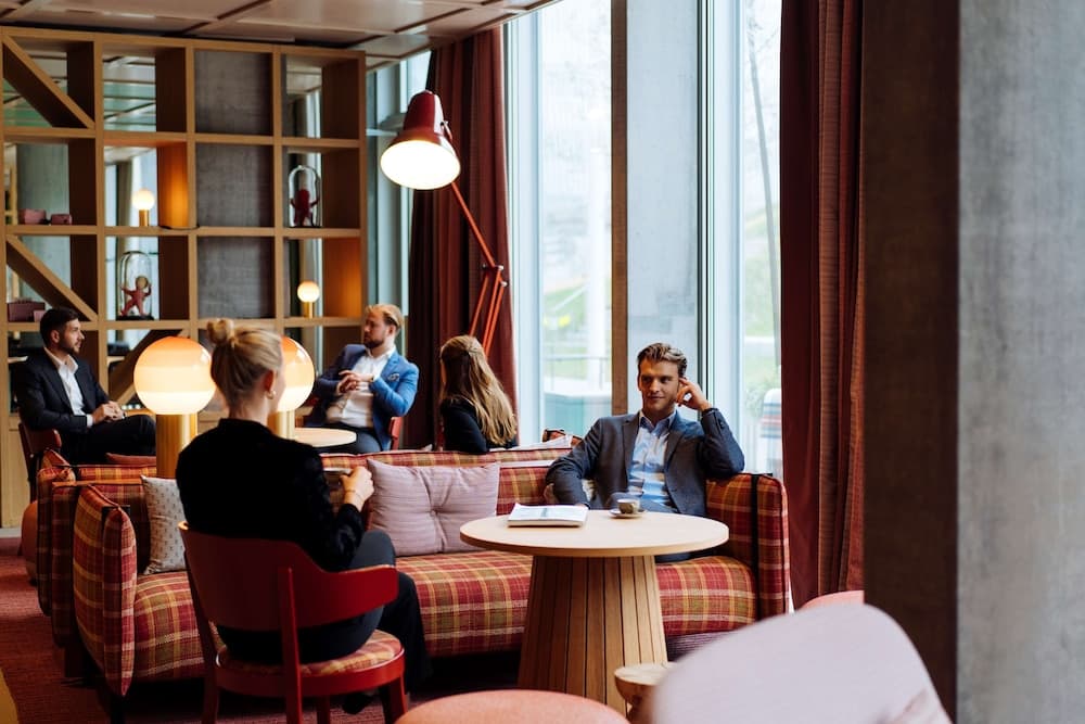 Lobby lounge