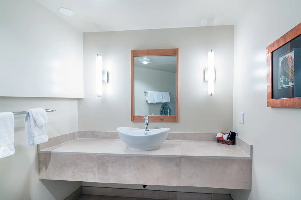 Bathroom sink