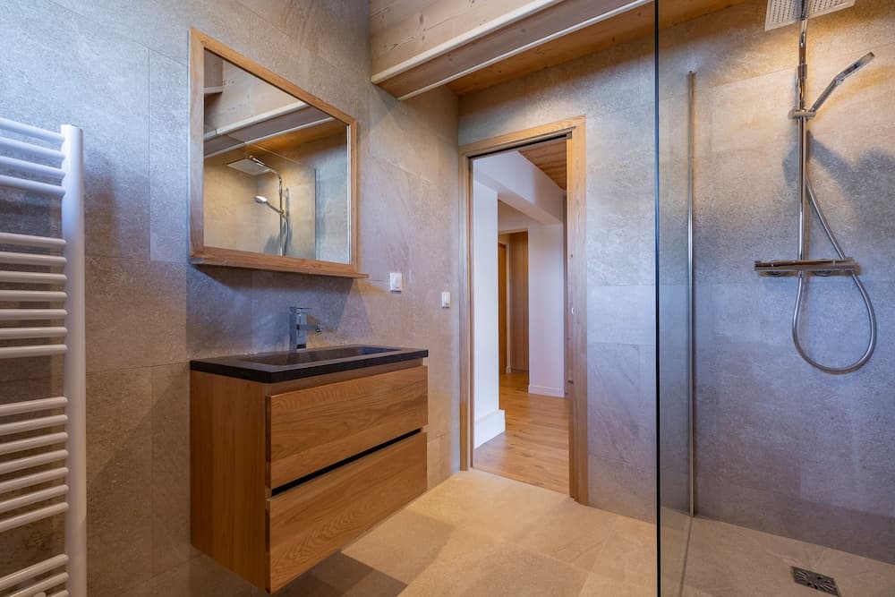 Bathroom shower