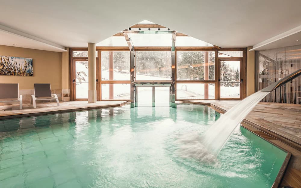 Indoor/outdoor pool