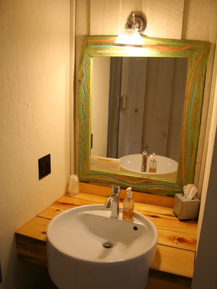 Bathroom sink