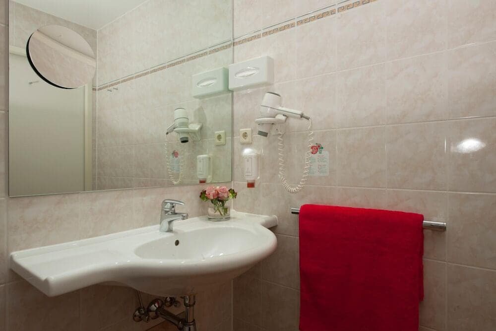 Bathroom sink