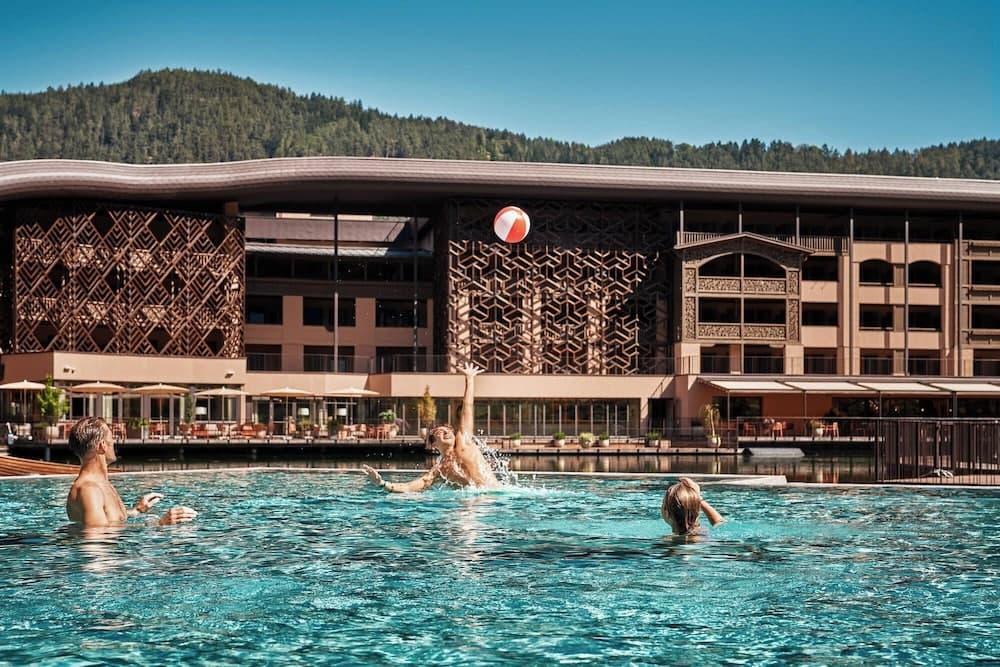 Infinity pool