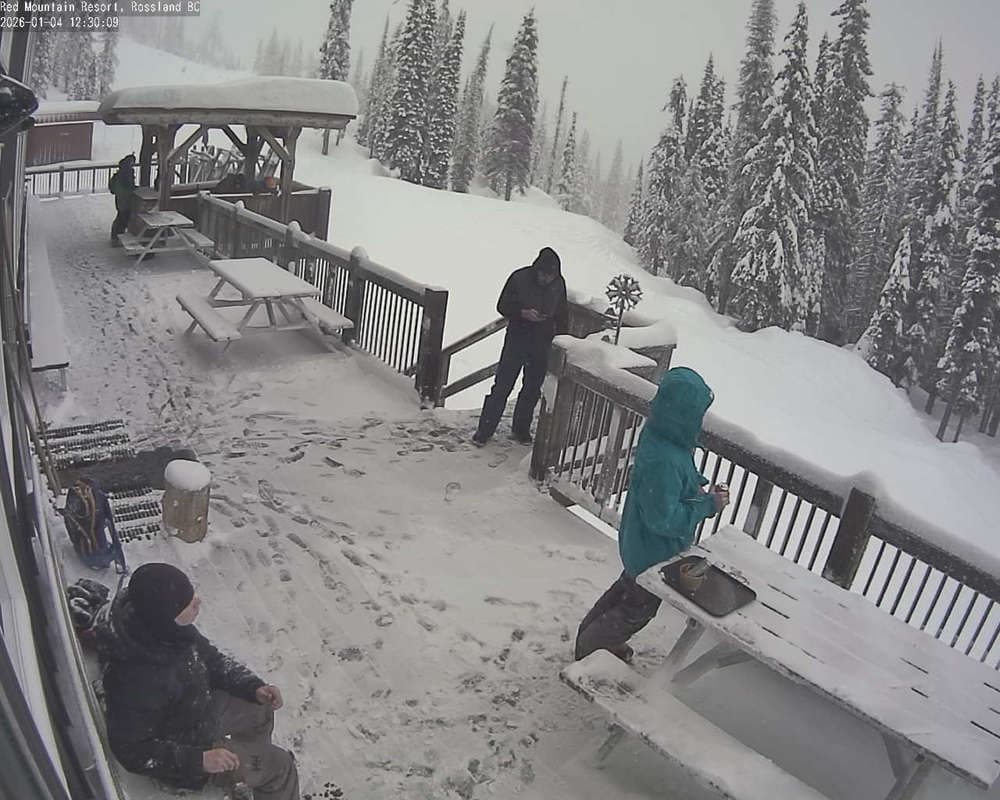 Red Resort - Paradise Lodge Deck Cam