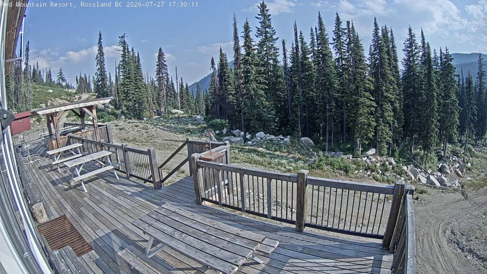 Red Resort - Paradise Lodge Deck Cam