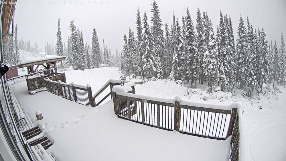 Red Resort - Paradise Lodge Deck Cam