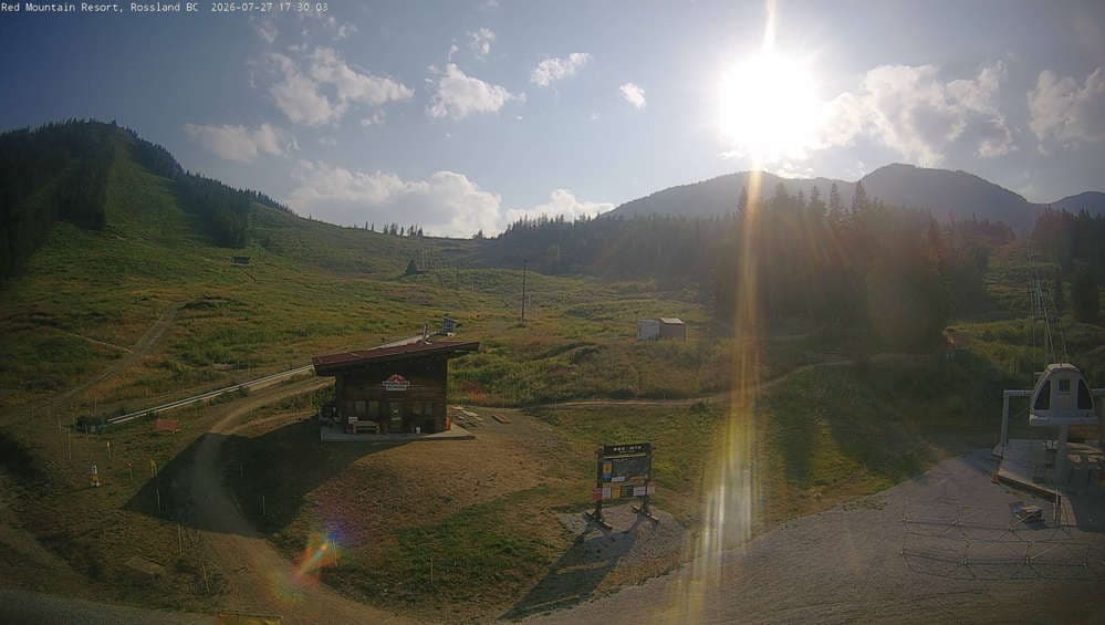 Red Resort - Base Lodge Cam
