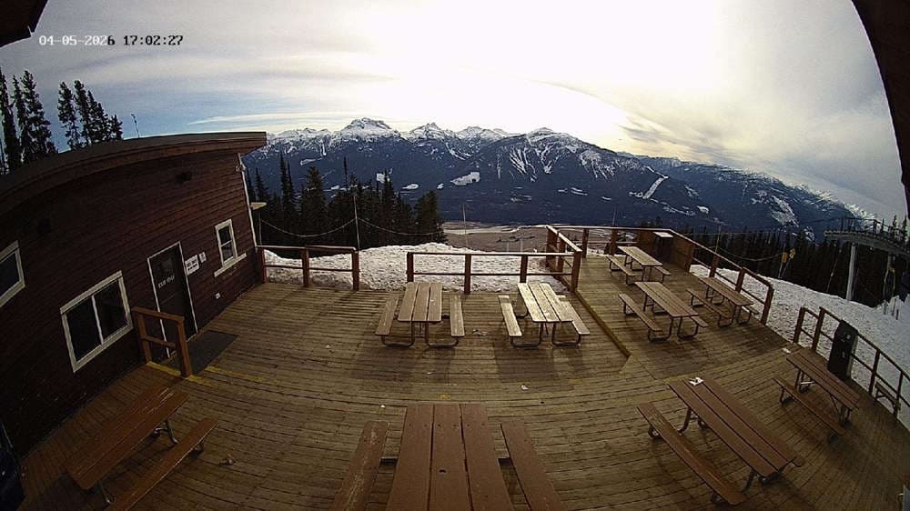 Revelstoke: Top of Upper Gondola Cam