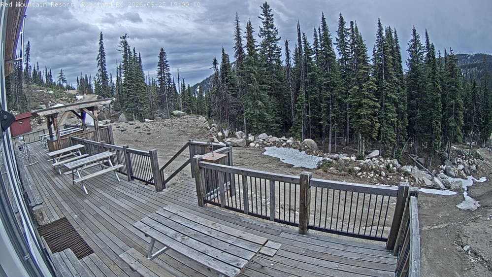 Red Resort - Paradise Lodge Deck Cam
