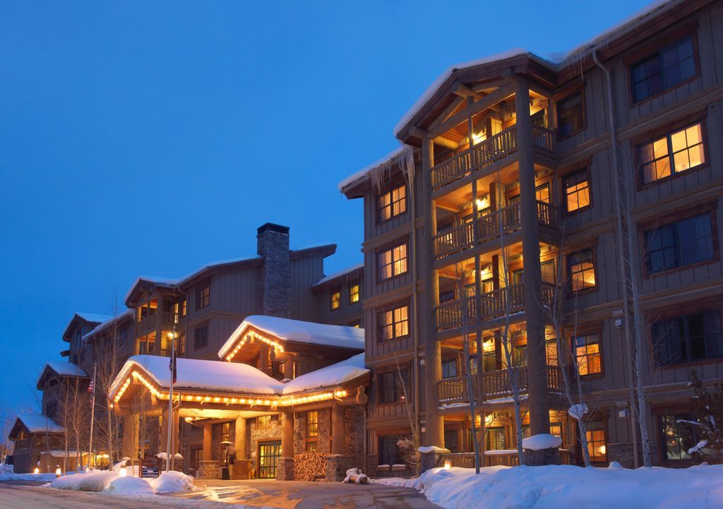 Ski Vacation Package - Save 10% on 4+ nights at Hotel Terra or Teton Mountain Lodge! Book by 9/30/23.
