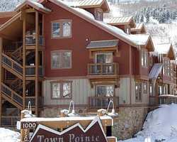 Town Pointe Condominiums